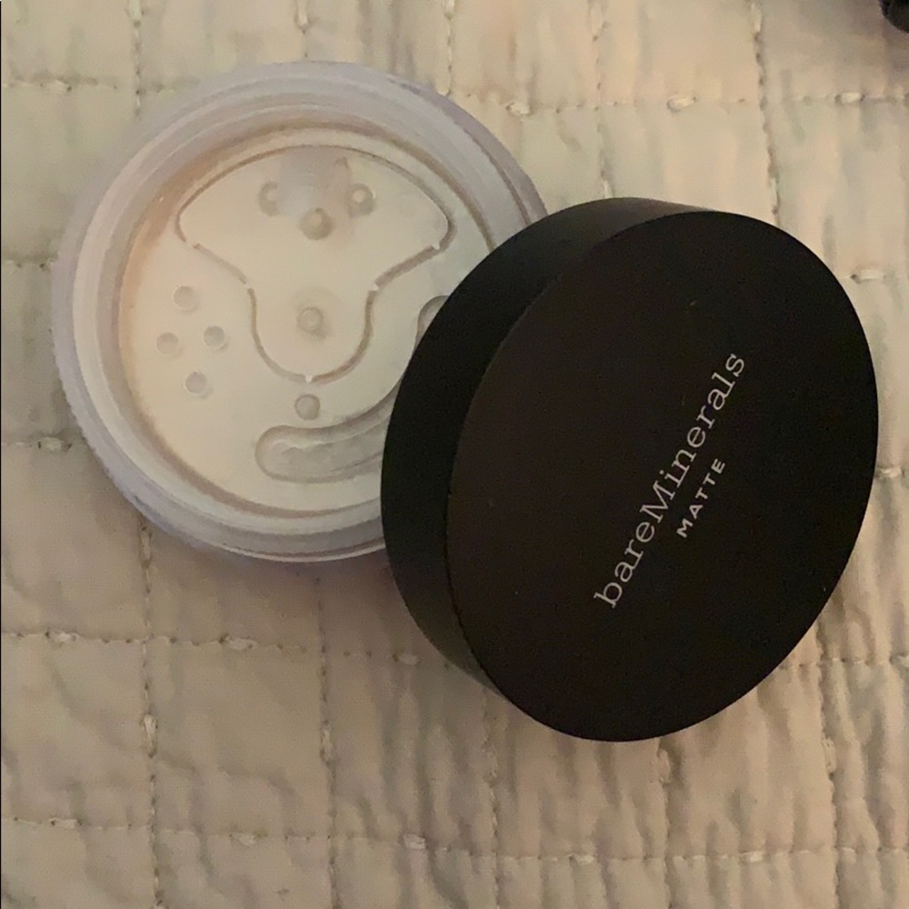 NWT BareMinerals Matte Foundation Color: Light